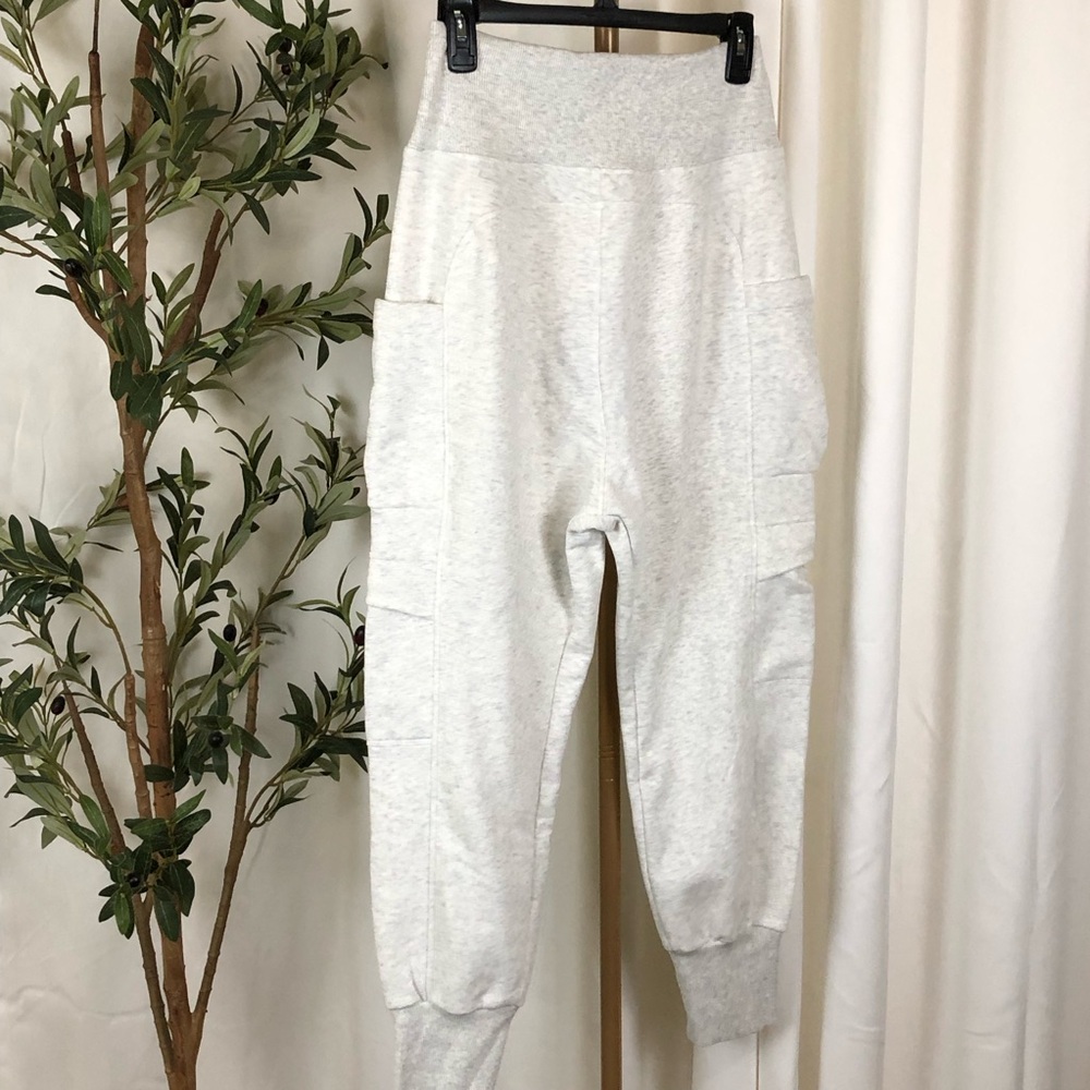 NWT Halara Cozy Light Heather Gray Cargo Pockets Sweatpants Joggers Sz S (A3) - Picture 6 of 10